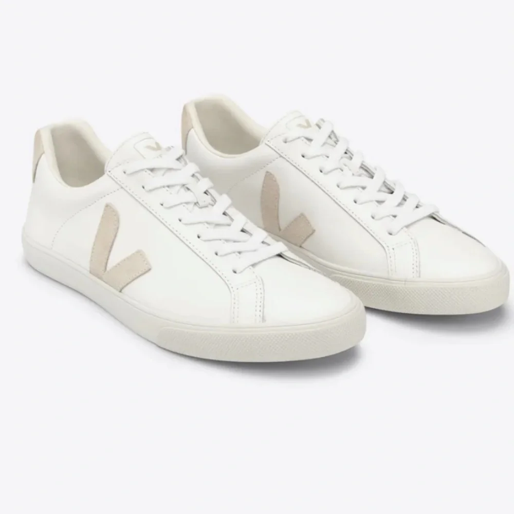 VEJA Women  Esplar Logo Leather Extra-White Sable size 7 gently used